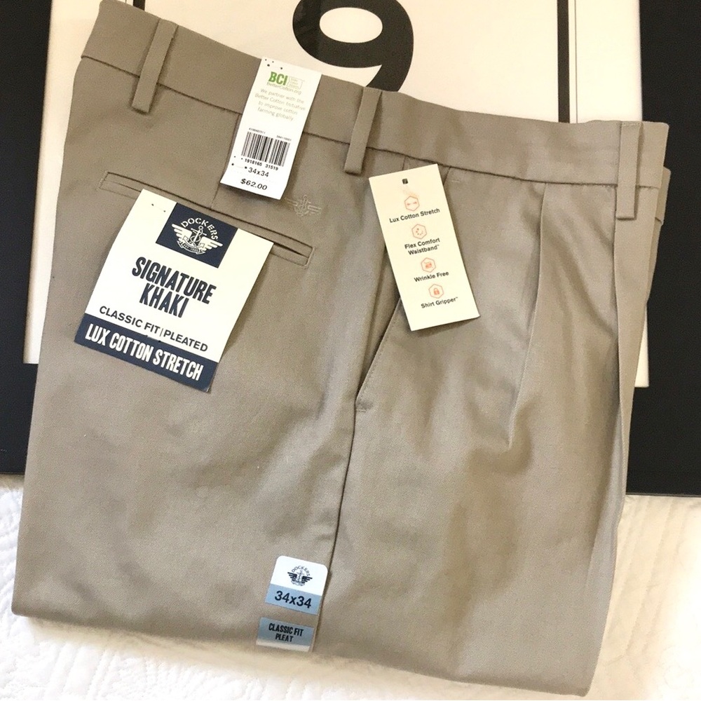 NWT Dockers Men’s Signature Khaki Slacks